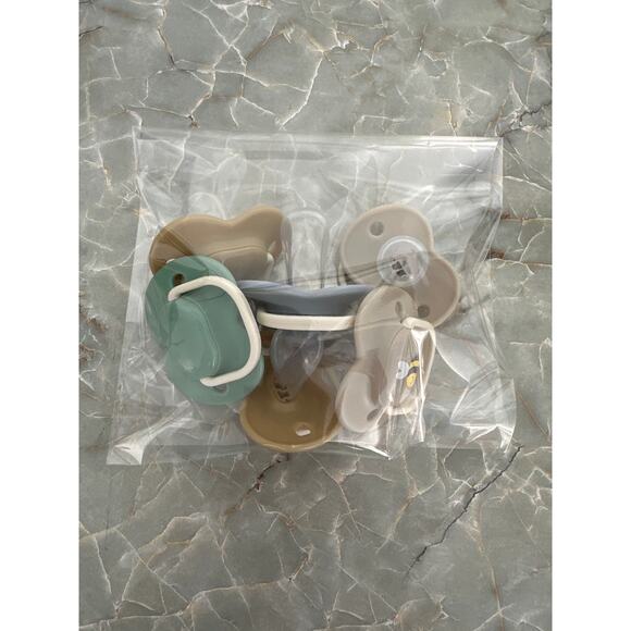 Tommee Tippee Anytime Pacifier, 18-36 Months - Picture 4 of 5